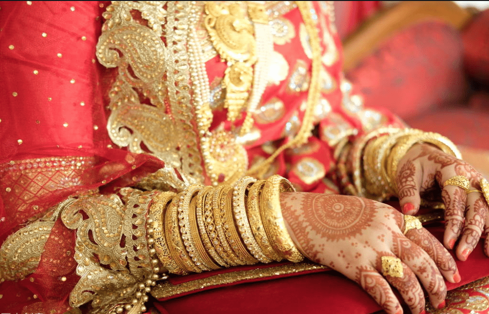 印度队险胜泰国队,黄鸭组合惊艳四座 印度队险胜泰国队,黄鸭组合惊艳四座