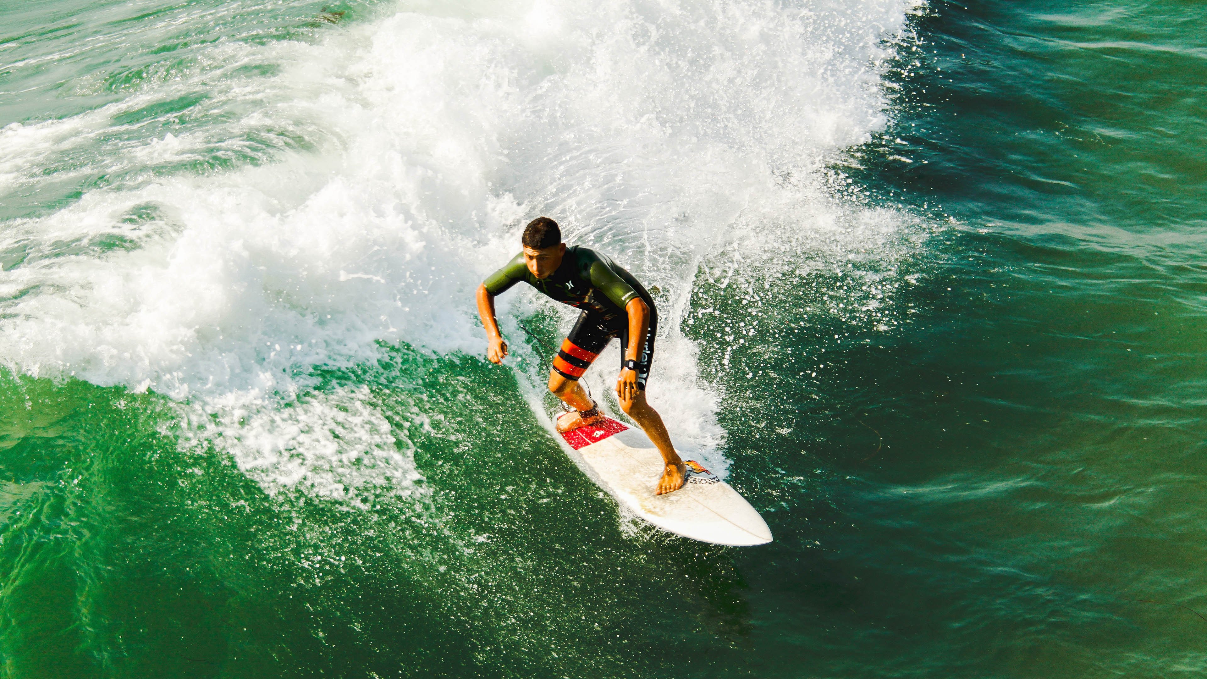 引擎与终场哨，当F1街道赛的轰鸣遇见尼克斯末节的逆袭
